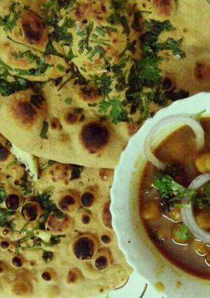 A picture of Kulche and chole.