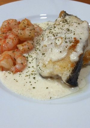 Una foto de Merluza con salsa de ajos