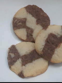 சாக்கோ பட்டர் குக்கீஸ்(Choco butter cookies recipe in tamil) செய்முறை முக்கிய புகைப்படம்