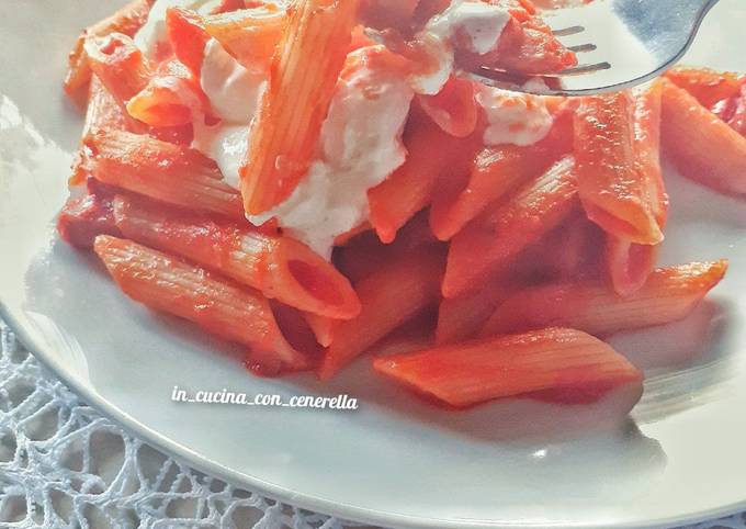 Penne con ragù di polipo e burrata