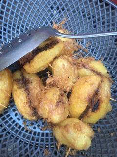 A picture of Potatoes and meat.