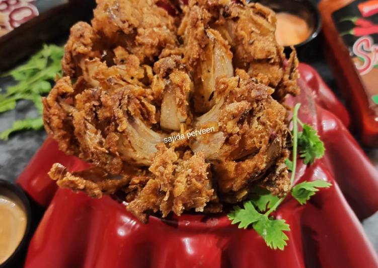 How to Make Award-winning Blooming Onion with Dipping Sauce