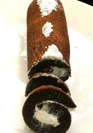 A picture of 5 minute cake in frying pan(Swiss roll).