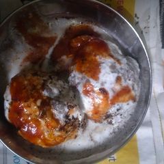 A picture of Dahi bhalle.