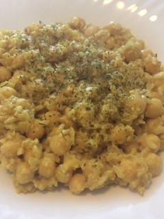 Una foto de Garbanzos con arroz al curry