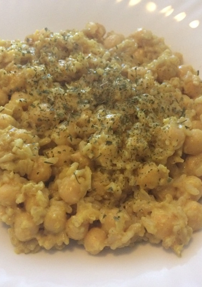 Una foto de Garbanzos con arroz al curry