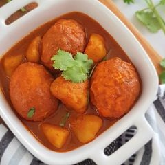 A picture of Potato and Eggs Curry.