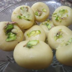 A picture of Quick milk powder peda.