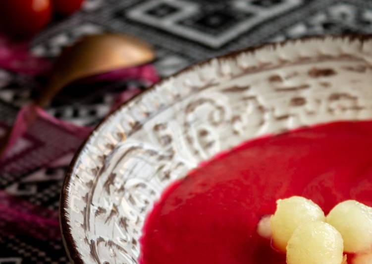 Gazpacho de remolacha y perlas de melón