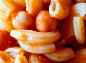 Una foto de Fideos con garbanzos, un guisito sin sal