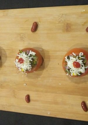 स्पाइसी  राजमा टोमेटो कटोरी (Spicy Rajma tomato katori recipe in hindi) रेसिपी मुख्य फोटो