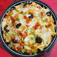A picture of Cheesy Pizza Tikka Fries 🍟 🍟.