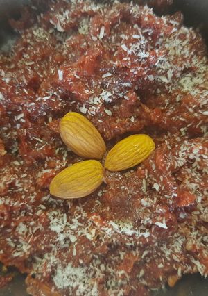 બીટરૂટ હલવો (Beetroot Halwa Recipe In Gujarati) રેસીપી મુખ્ય ફોટો