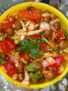 ચણા નું સલાડ (Chana Nu Salad Recipe In Gujarati) રેસીપી મુખ્ય ફોટો