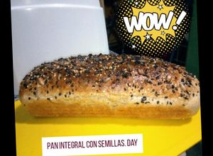 Pan de Harina Integral con Semillas. Day Una foto de Pan de Harina Integral con Semillas. Day