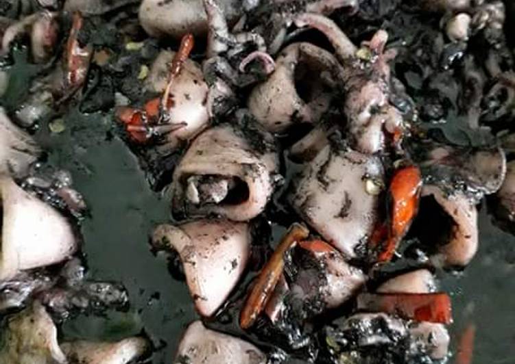 Langkah meracik Masak cumi bumbu hitam yang enak