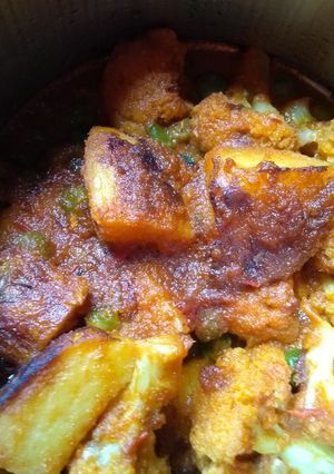 ফুলকপির ডালনা(phulkopir dalna recipe in Bengali) রেসিপির প্রধান ছবি