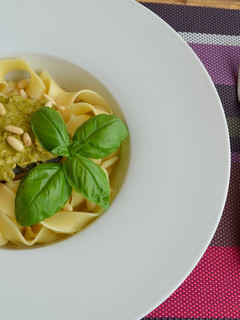 Una foto de Tagliatelle con merluza y salsa pesto