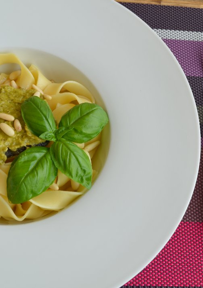 Una foto de Tagliatelle con merluza y salsa pesto