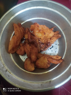 வெங்காய பஜ்ஜி(onion bajji recipe in tamil) செய்முறை முக்கிய புகைப்படம்
