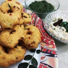 A picture of Urad Dal Medu Vada.