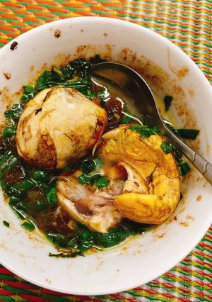 Hình của món Vịt lộn muối ớt.