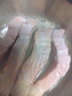 Una foto de Salmón al vapor