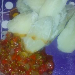 A picture of Sweet petatoes and sauce.