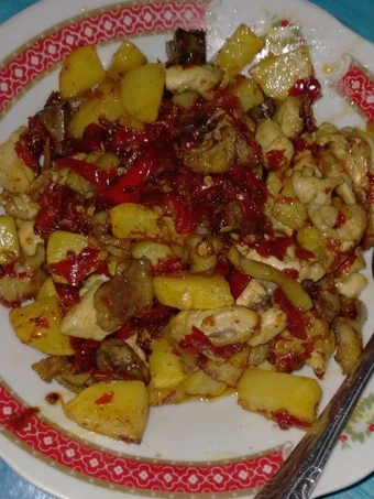 Cara Mudah Menyiapkan Resep Sambal mema (merah manis) hati ayam kentang yang Bisa Manjain Lidah Anti Ribet, Menggugah Selera