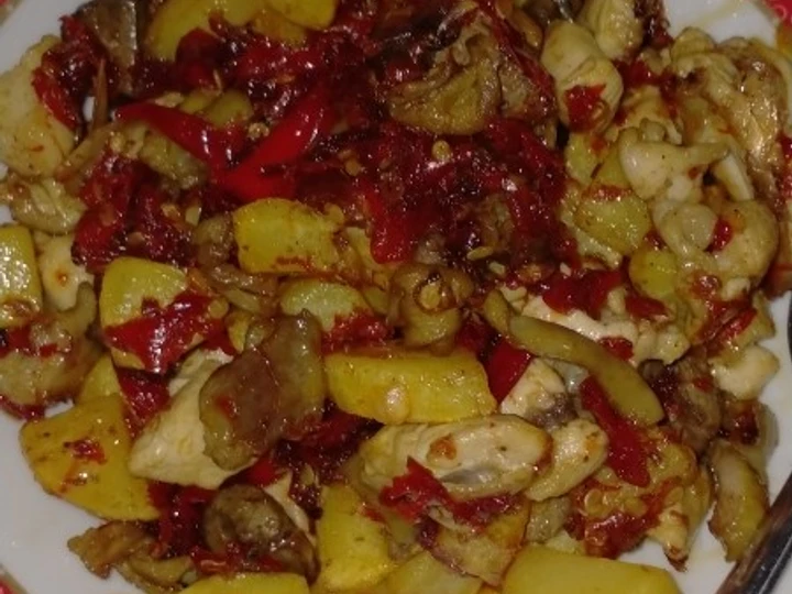 Cara Mudah Menyiapkan Resep Sambal mema (merah manis) hati ayam kentang yang Bisa Manjain Lidah Anti Ribet, Menggugah Selera