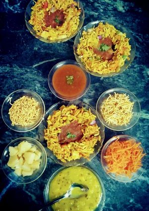 રગડા ભેળ(Ragda Bhel Recipe In Gujarati) રેસીપી મુખ્ય ફોટો