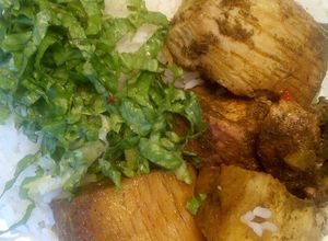 Una foto de Pachamanca a la olla de yuca