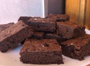 Una foto de brownies fáciles con harina 0000