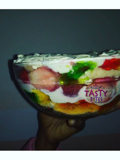 A picture of Strawberry jelly dessert.
