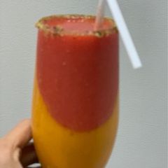 A picture of Layered Mango 🥭 & Strawberry 🍓 Smoothie.