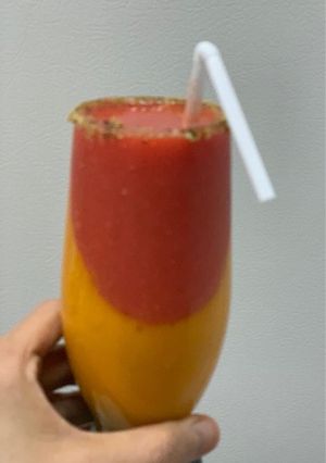 A picture of Layered Mango 🥭 & Strawberry 🍓 Smoothie.