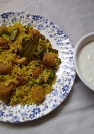A picture of Ram pulao with vegetables.