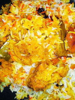 चिकन दम बिरयानी (Chicken dum biryani recipe in hindi) रेसिपी मुख्य फोटो