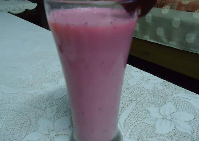 Strawberry milk shake