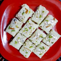 A picture of Coconut burfi.