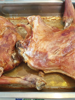 Una foto de Cordero lechal asado