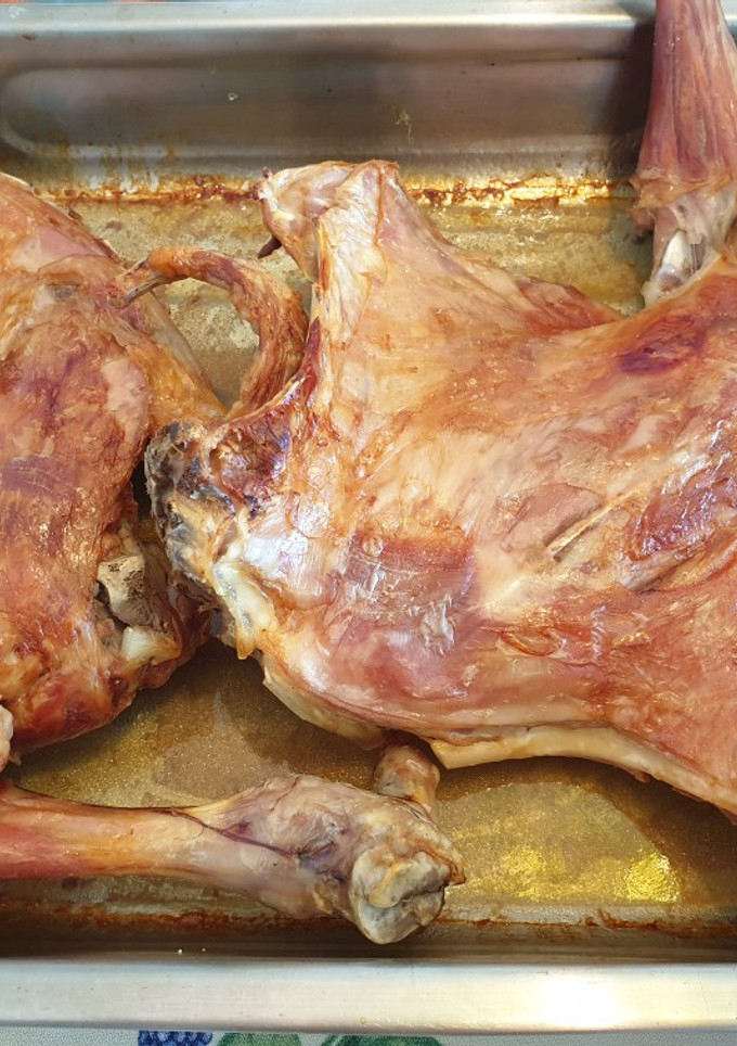 Una foto de Cordero lechal asado