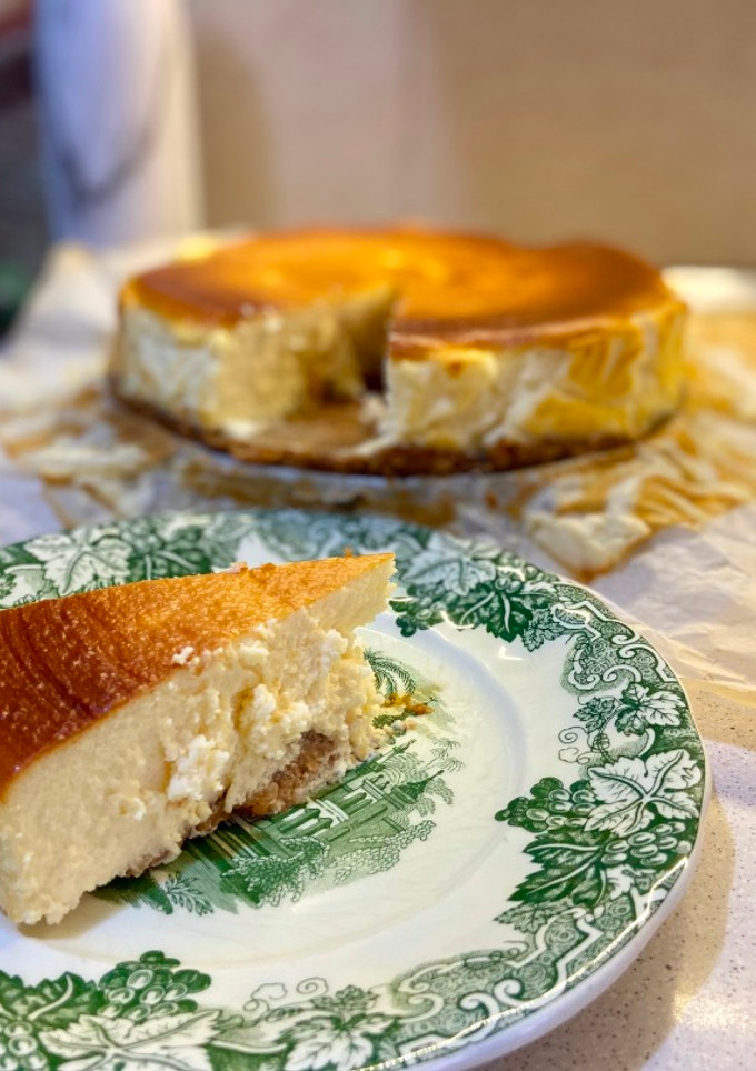 Una foto de Tarta de queso al horno con galleta
