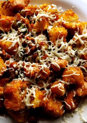 चिझी मसाला पाव (cheese masala pav recipe in marathi) रेसिपी चे मुख्य फोटो 