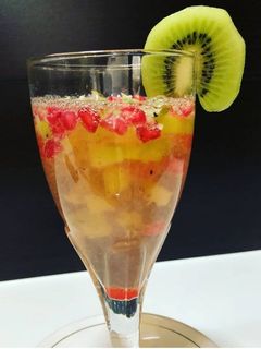 ફ્રૂટ મોકટેલ(Fruit Mocktail Recipe In Gujarati) રેસીપી મુખ્ય ફોટો