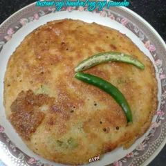 A picture of Instant suji handvo/veg suji pancake.
