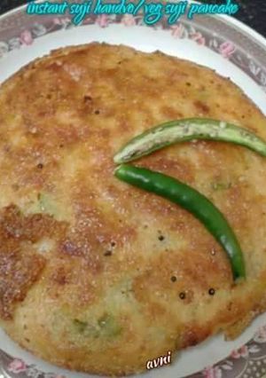 A picture of Instant suji handvo/veg suji pancake.