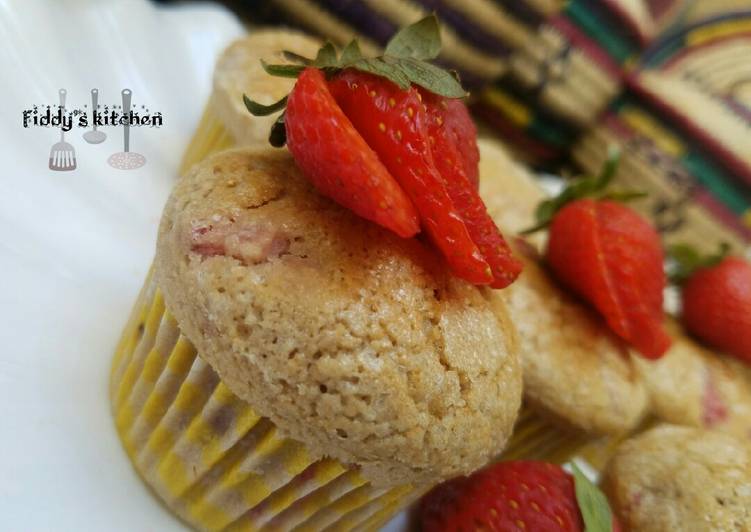 How to Make Homemade Strawberry Muffins