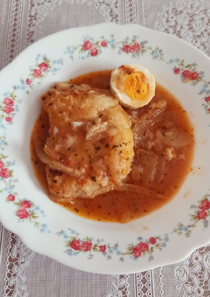 Una foto de 🎣 Bacalao en salsa de sidra y tomate🍾