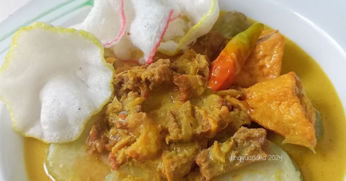 Lontong Gule Tahu Tetelan Sapi